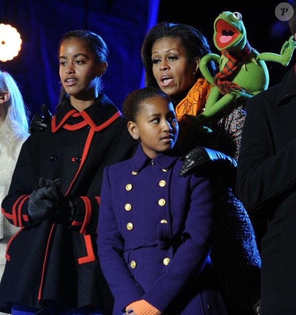 Sasha et Malia Obama accompagnées de leur maman Michelle en décembre 2012