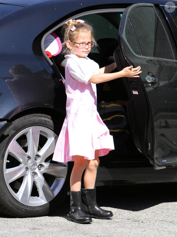 Jennifer Garner est allée voter avec sa fille Violet après être allée la chercher à l'école, mardi 6 novembre à Los Angeles