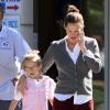 Jennifer Garner est allée voter avec sa fille Violet après être allée la chercher à l'école, mardi 6 novembre à Los Angeles