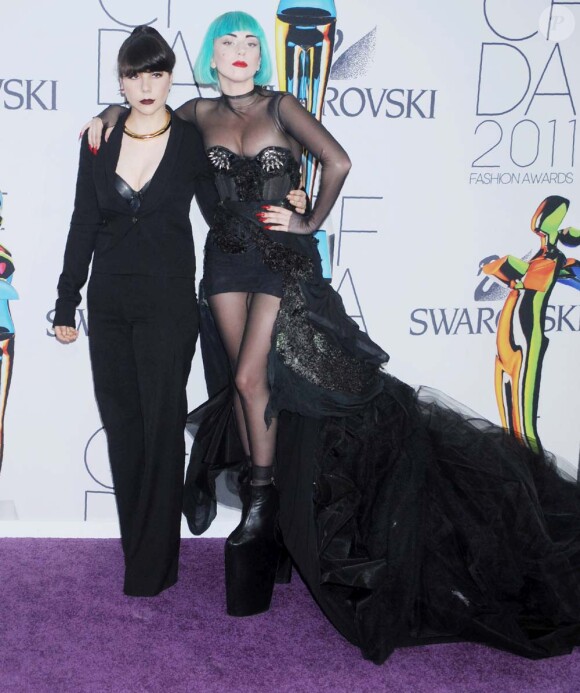 Lady Gaga et sa soeur Natalie au Council of Fashion Designers of America, à New York, le 6 juin 2011.
