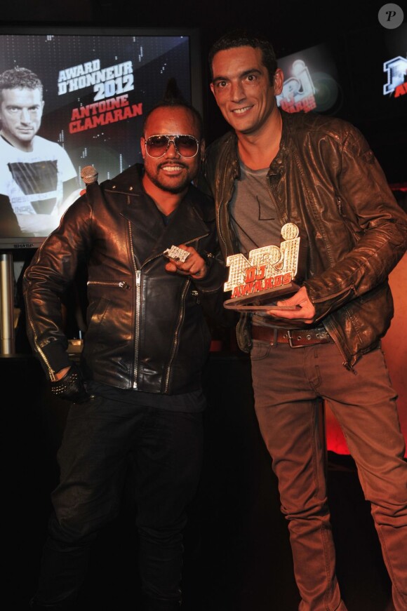 Apl.de.ap avec Antoine Clamaran lors de la 1e édition des NRJ DJ Awards, le 7 novembre 2012 au Club Life à Monaco.