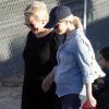 Reese Witherspoon et sa mère vont voir courir Deacon à Los Angeles le 2 novembre 2012.
