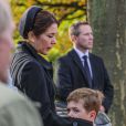  La princesse Mary de Danemark, accompagnée par son fils le prince Christian, 7 ans, était accablée par le chagrin aux obsèques, le 8 novembre 2012 à l'église Vinderod de Frederiksvaerk, de sa femme de chambre et amie intime Tina Jörgensen, décédée brutalement à 53 ans, lundi 5 novembre. 