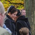  La princesse Mary de Danemark, accompagnée par son fils le prince Christian, 7 ans, était accablée par le chagrin aux obsèques, le 8 novembre 2012 à l'église Vinderod de Frederiksvaerk, de sa femme de chambre et amie intime Tina Jörgensen, décédée brutalement à 53 ans, lundi 5 novembre. 