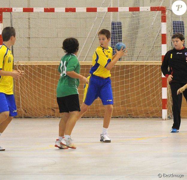 Don Jan Valentin, fils de l'infante Cristina d'Espagne et d'Iñaki Urdangarin, a hérité de la passion de son père pour le handball et jouait un match le 3 novembre 2012 à Barcelone sous les yeux de sa mère.