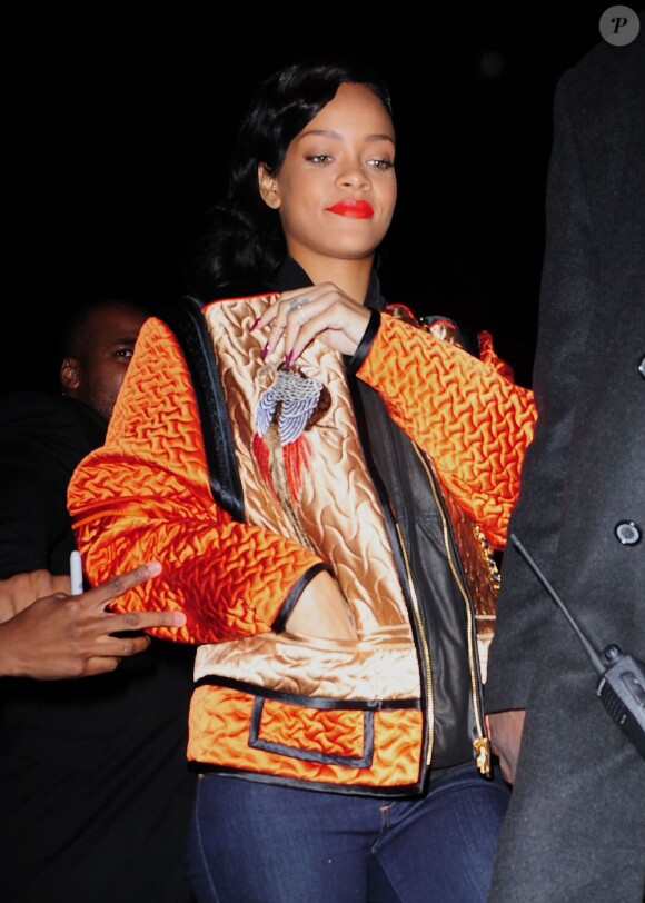 Rihanna ne sort pas sans ses pièces griffées à New York, le 9 Novembre 2012.