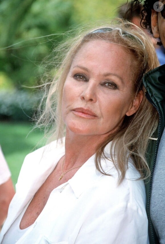 Ursula Andress à Cannes en 2000