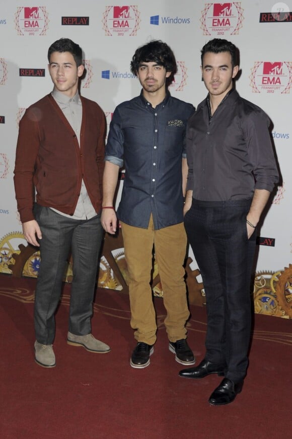 Kevin Jonas, Nick Jonas et Joe Jonas des Jonas Brothers lors des MTV EMA's 2012 Europe Music Awards à la Festhalle de Francfort en Allemagne le 11 Novembre 2012