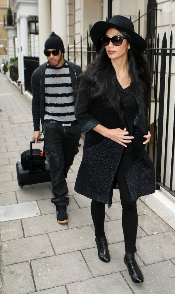 Nicole Scherzinger et son compagnon Lewis Hamilton surpris à la sortie de leur hôtel londonien le 12 Novembre 2012 à Londres