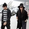 Nicole Scherzinger et son compagnon Lewis Hamilton s'apprêtent à prendre l'avion à l'aéroport d'Heathrow à Londres le 12 Novembre 2012