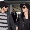 Nicole Scherzinger et son compagnon Lewis Hamilton, regards amoureux avant de prendre l'avion à l'aéroport d'Heathrow à Londres le 12 Novembre 2012
