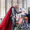 Chris Hemsworth sur le tournage du film de super-héros Thor : The Dark World à Londres, le 12 Novembre 2012.