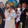 Céline Dion entourée de son fils René Charles, de ses jumeaux Nelson et Eddy et son mari René à Las Vegas le 16 février 2011.