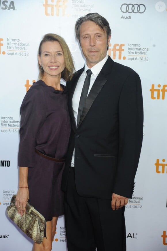 Hannah Jacobsen et son mari Mads Mikkelsen lors de la première du film Royal Affair au TIFF le 12 septembre 2012.