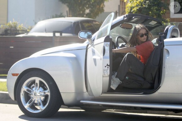 Sharni Vinson devant le domicile de Kellan Lutz à Santa Monica le 13 novembre 2012.