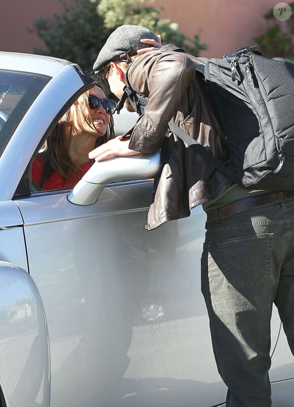 Kellan Lutz et sa petite amie Sharni Vinson se disent au revoir à Santa Monica le 13 novembre 2012.