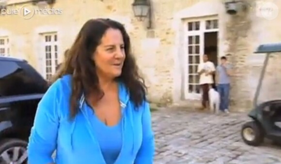 La maman de Jade Foret dans le documentaire La Belle, le Milliardaire et la Discrète pour l'émission belge Tout ça (ne nous rendra pas le Congo). Diffusion sur La Une, le mardi 13 novembre 2012.