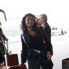 Pauline Llorca, Miss Normandie, arrive à l'aéroport Charles de Gaulle avant de s'envoler pour l'Île Maurice, à Paris le 14 novembre 2012