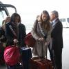 Camille Rene, Miss Martinique, et Sanne Spangenberg, Miss Auvergne arrivent à l'aéroport Charles de Gaulle avant de s'envoler pour l'Île Maurice, à Paris le 14 novembre 2012