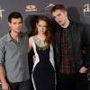 Taylor Lautner, Kristen Stewart et Robert Pattinson lors du photocall du film Twilight - chapitre 5 : Révélation (2e partie) à Madrid le 15 novembre 2012