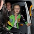 Le mannequin Cara Delevingne, dans un piteux état, quitte la soirée de lancement de The Kate Moss Book. Londres, le 15 novembre 2012.