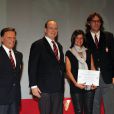  Le prince Albert de Monaco lors de la cérémonie de remise des Prix de l'ASM le 14 novembre 2012 à l'auditorium Rainier III. 