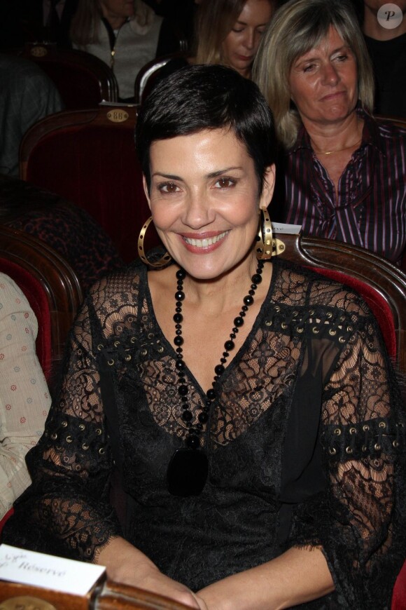 Cristina Cordula, toujours souriante, lors de la remise du prix Clarins Femme Dynamisante à Paris, le 15 octobre 2012.