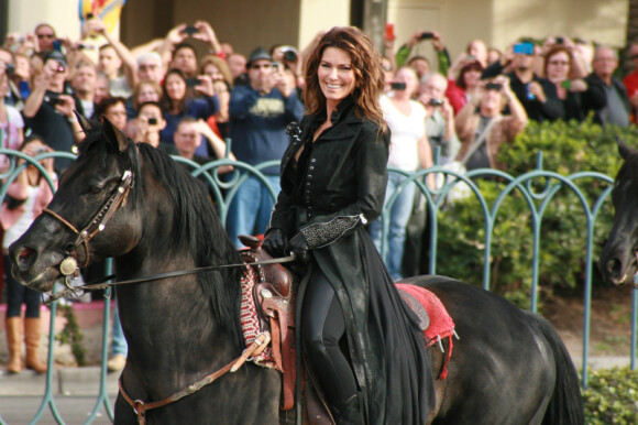 Shania Twain arrive à cheval pour annoncer son retour sur scène au Caesars Palace de Las Vegas le 14 novembre 2012.