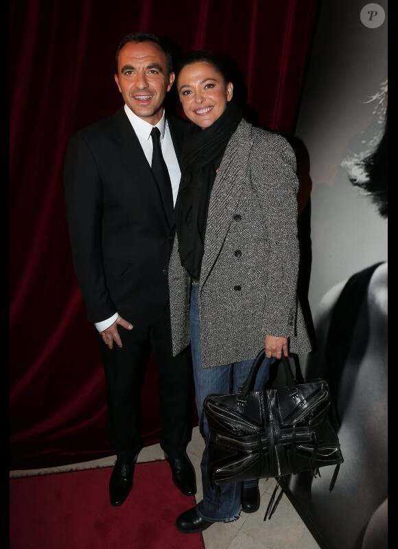 Nikos Aliagas auprès de son amie Sandrine Quétier lors de son vernissage à l'occasion de la soirée "Studio Harcourt Paris Off", exposition consacrée aux créations personnelles des photographes de la célèbre institution, le 15 novembre 2012 à Paris