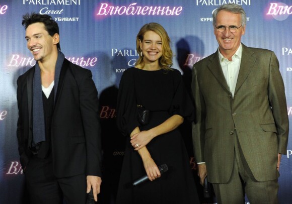 Natalia Vodianova, Johathan Rhys Meyers et Thierry de Navacelle lors de l'avant-première de Belle du Seigneur à Moscou, le 15 novembre 2012.