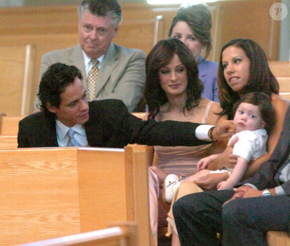 Marc Anthony et son ex-épouse Dayanara Torres lors du baptême de leur second fils Ryan en août 2004.