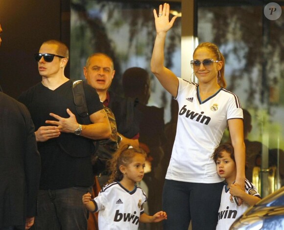 Jennifer Lopez avec ses jumeaux Max et Emme et son compagnon Casper Smart à Madrid le 7 octobre 2012.