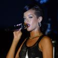 Rihanna lors de son concert à Berlin le 18 novembre 2012. Rihanna est actuellement en tournée avec son  777 Tour .