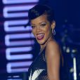 Rihanna très complice avec son public lors de son concert à Berlin le 18 novembre 2012. Rihanna est actuellement en tournée avec son  777 Tour .