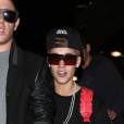 Justin Bieber à la sortie d'un restaurant à Los Angeles, le 19 novembre 2012.