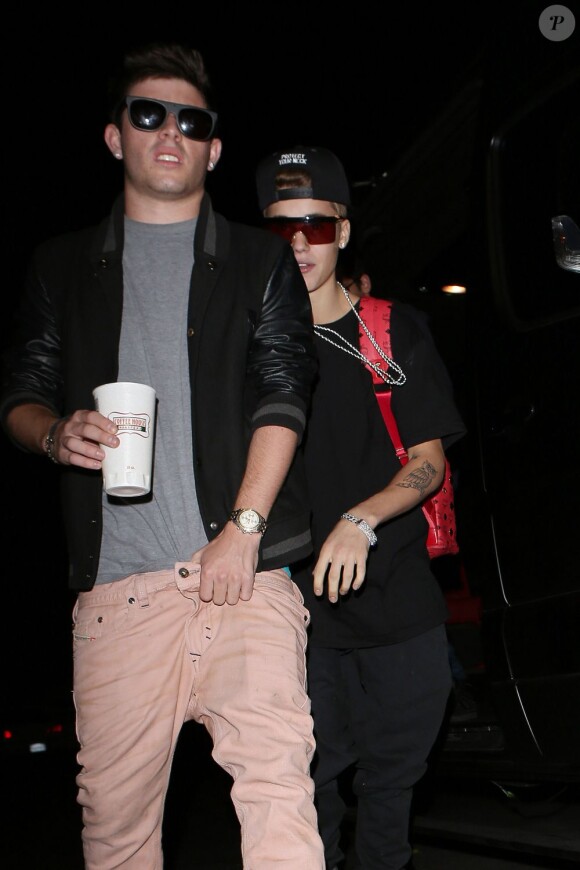 Justin Bieber et Selena Gomez à la sortie d'un restaurant à Los Angeles, le 19 novembre 2012.