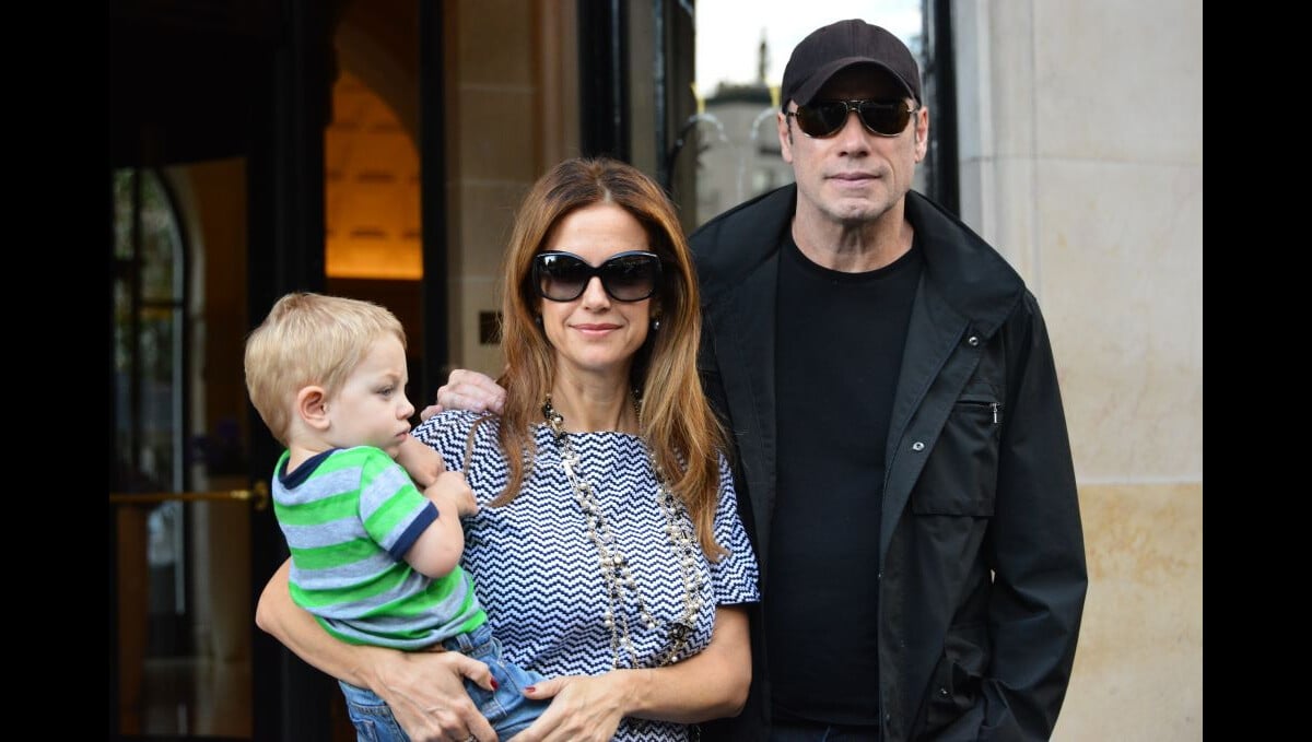 Photo : John Travolta et sa femme Kelly Preston, avec leur fils Benjamin, à  Paris le 12 septembre 2012 - Purepeople