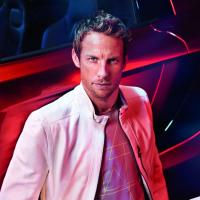 Jenson Button : En Boss McLaren, le beau gosse de la F1 ose la pose, séducteur