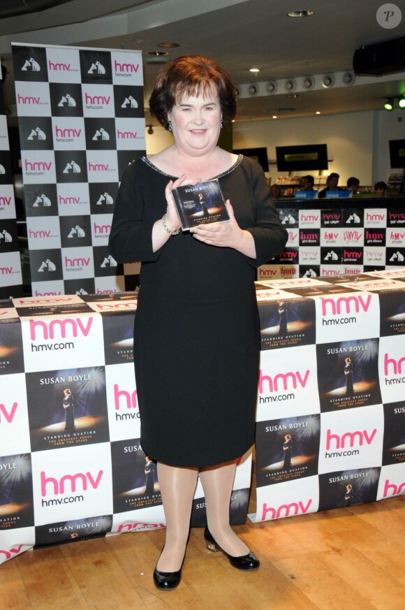 Susan Boyle présente son nouvel album Standing Ovation à Glasgow le 20 novembre 2012.