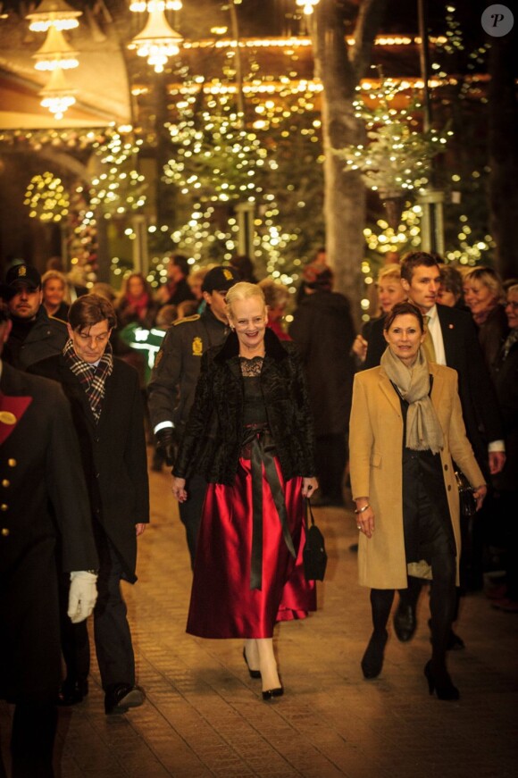 Margrethe II de Danemark dans les jardins de Tivoli, à Copenhague, le 22 novembre 2012 pour la première de Casse-Noisette, une production à laquelle elle a très activement contribué (costumes, décors...).