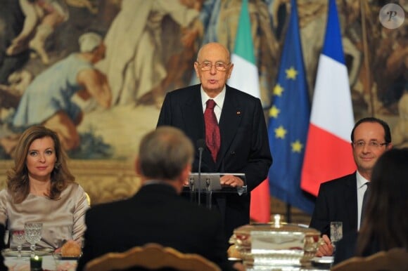 Valérie Trierweiler, Giorgio Napolitano et François Hollande lors du dîner organisé à l'Élysée, le 21 novembre 2012.