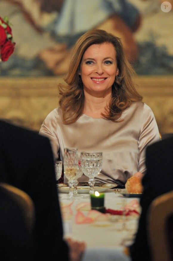 Valérie Trierweiler à l'aise et souriante au dîner organisé en l'honneur du président italien Giorgio Napolitano. A l'Élysée, le 21 novembre 2012.