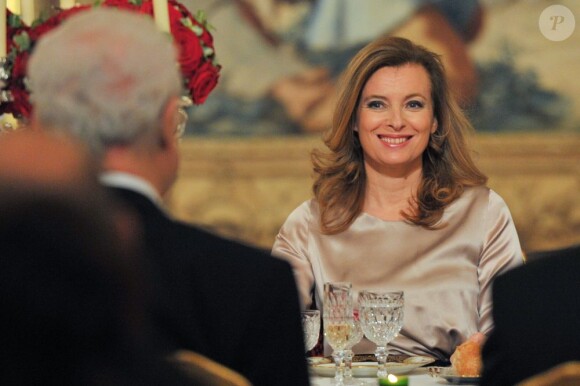 Valérie Trierweiler était sublime lors du dîner organisé en l'honneur du président italien Giorgio Napolitano. A l'Élysée, le 21 novembre 2012.