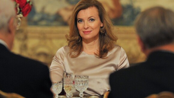 Valérie Trierweiler assume son rôle de Première dame lors d'un dîner à l'Elysée