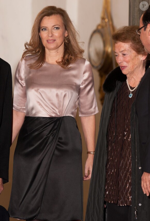 Valérie Trierweiler et la femme du président italien Giorgio Napolitano lors dîner organisé à l'Élysée, le 21 novembre 2012.