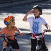 Gavin Rossdale : Ses fils Kingston et Zuma sont deux adorables bikers au parc à Santa Monica, le 24 novembre 2012
