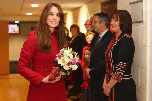 Kate Middleton, duchesse de Cambridge, rencontrait au Millennium Stadium de Cardiff le 24 novembre 2012 des bénévoles et des bénéficiaires du Welsh Charitable Rugby Trust, dont le prince William est parrain.