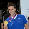 Tony Estanguet avec sa troisième médaille d'or olympique obtenu aux JO de Londres sur les Champs-Elysées à Paris le 13 août 2012