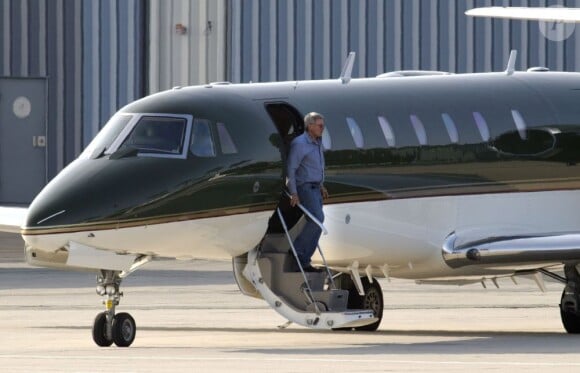 Harrison Ford s'apprête à décoller avec son jet privé à Santa Monica, le 25 novembre 2012.