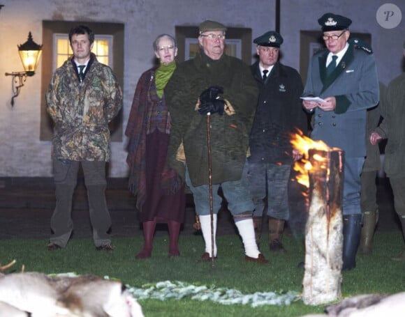 Le prince consort Henrik de Danemark organisait le 26 novembre 2012 sa traditionnelle chasse d'automne, ponctuée par l'exposition des trophées sur les pelouses du palais de Fredensborg, en présence du prince Frederik, de la reine Margrethe II et d'amis comme le prince Jean d'Orléans ou le prince Charles de Bourbon-Siciles.